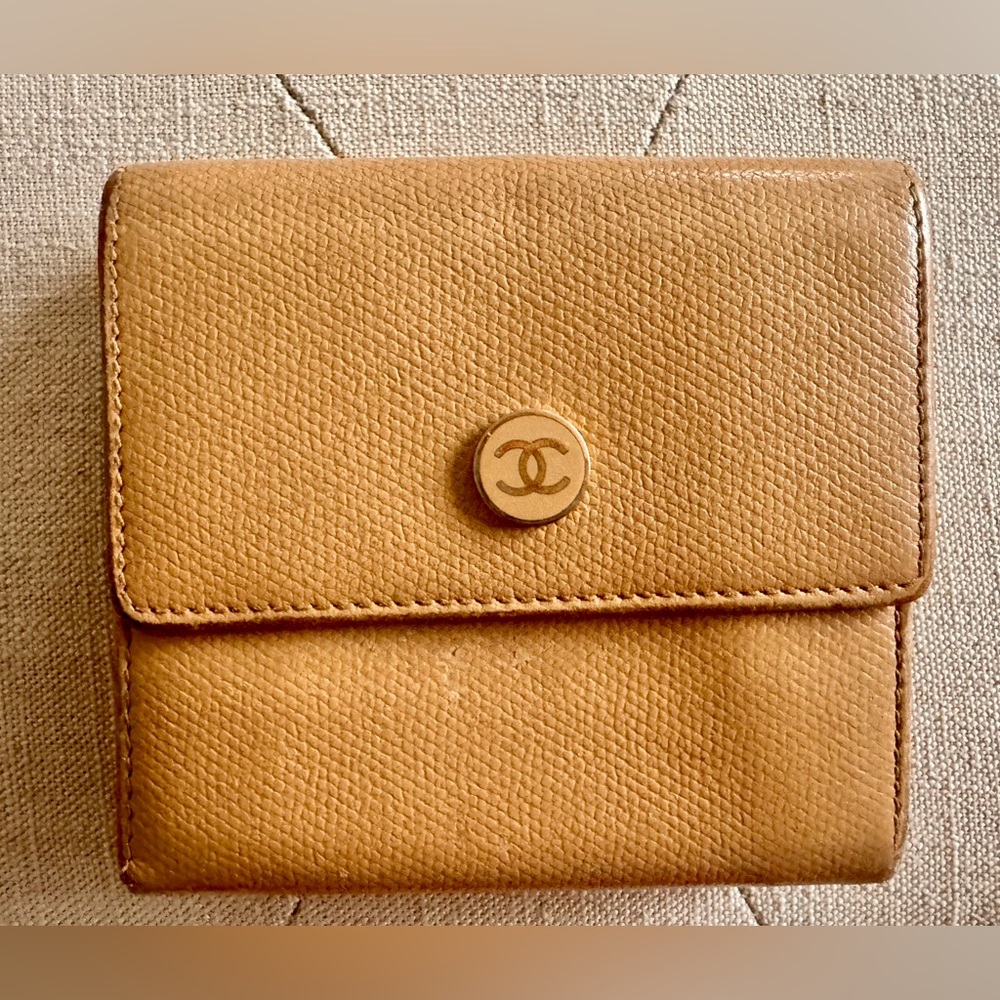 Chanel trifold caviar wallet